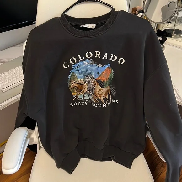 Bershka Tops Embroidered Colorado Rocky Mountains Sweatshirt